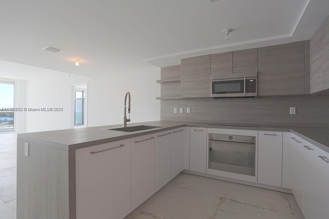 Building Photo - 400 Sunny Isles Blvd