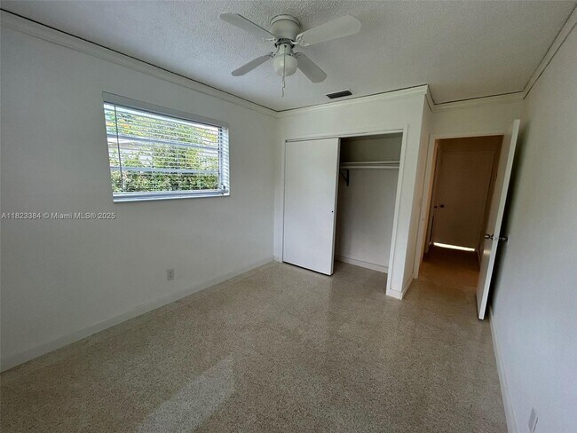 Building Photo - 4900 SW 28th Terrace