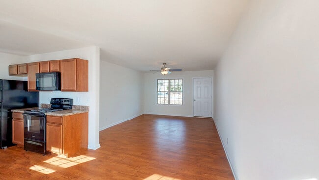 Building Photo - 450 Tittsworth Springs Rd