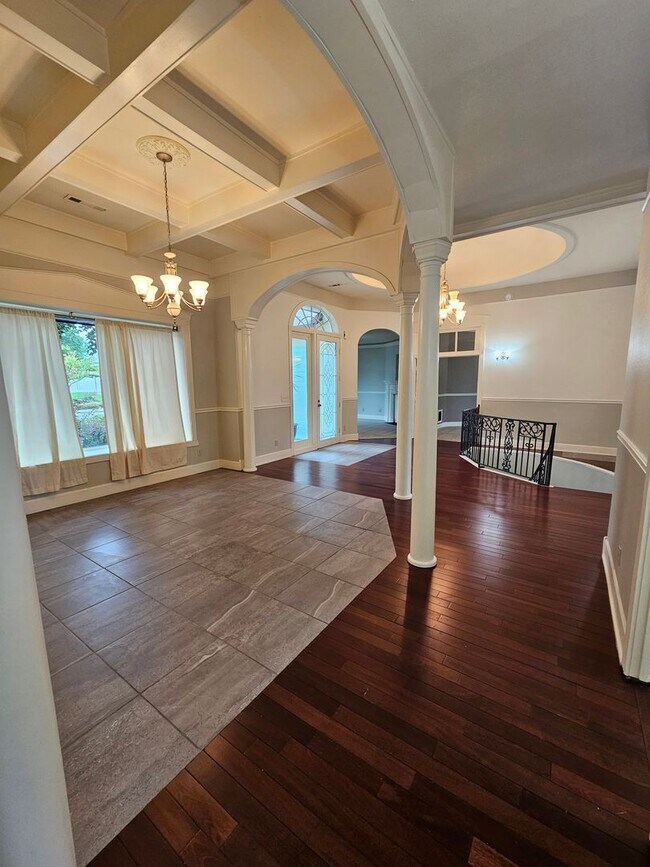 Building Photo - 2982 Rosedale Terrace