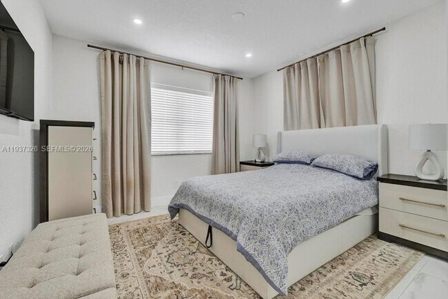 Building Photo - 6470 SW 27th St