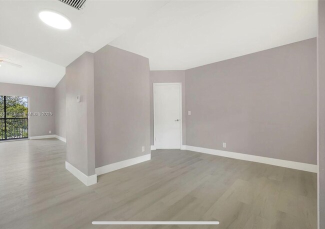 Building Photo - 9849 Three Lakes Cir
