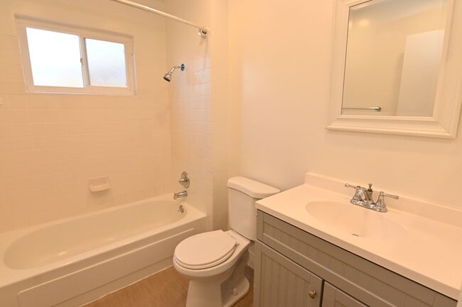 Building Photo - 5659 Lathrop Dr