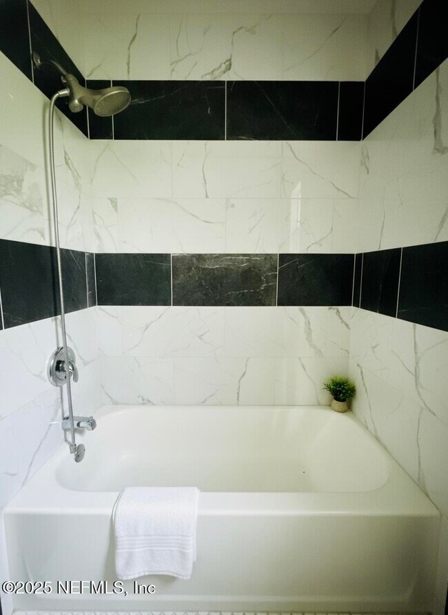 Building Photo - 1836 Agave Cir S