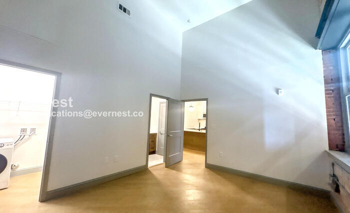 Building Photo - 2212 Morris Ave