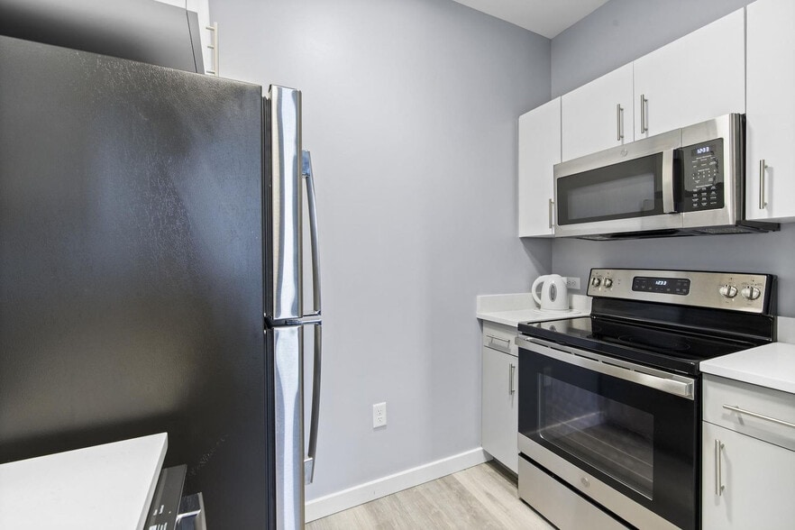 Building Photo - 95 Broadway