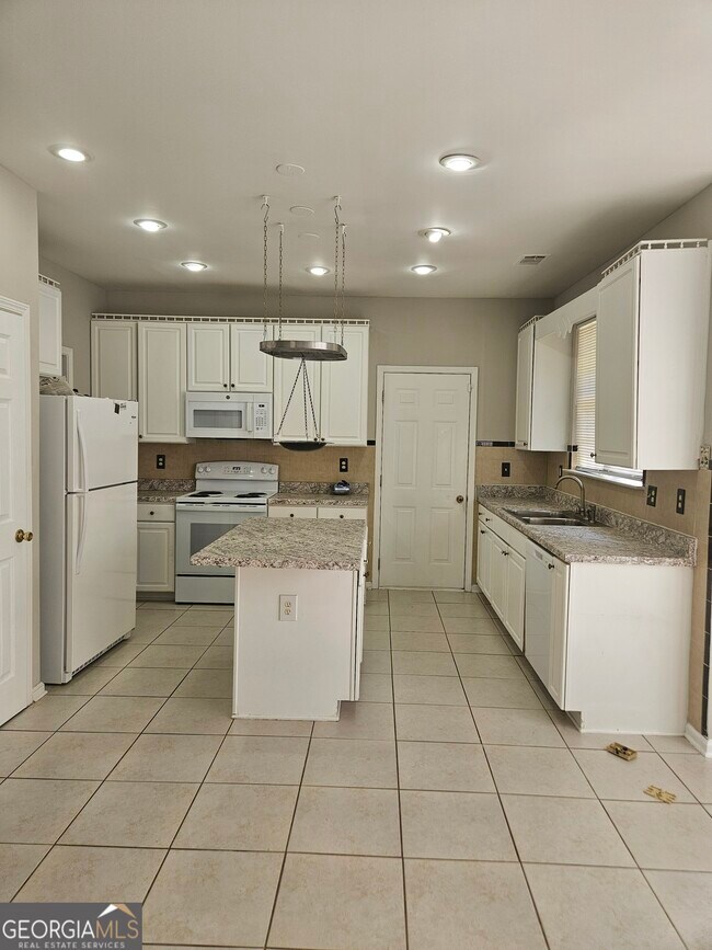 Building Photo - 6865 Breeze Dr