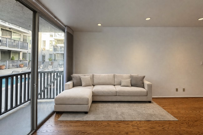 Building Photo - 1134 Alta Loma Rd