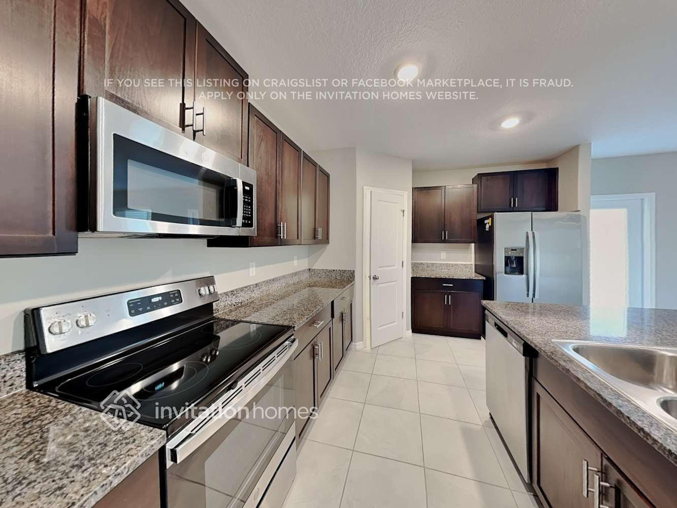 Building Photo - 2228 Jungle Dr