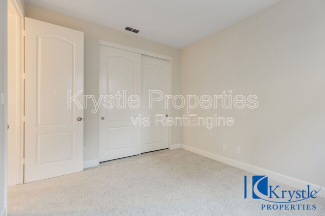 Building Photo - 6335 Newhaven Ln