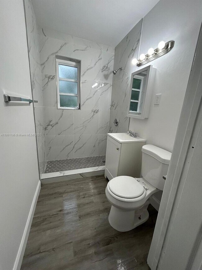 Building Photo - 14720 Monroe St