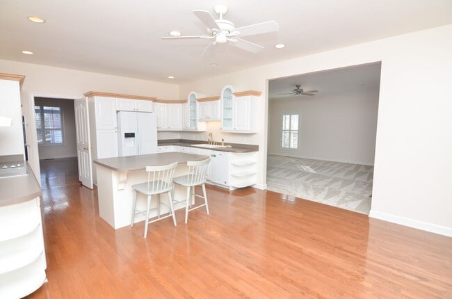 Building Photo - 604 Georgian Way