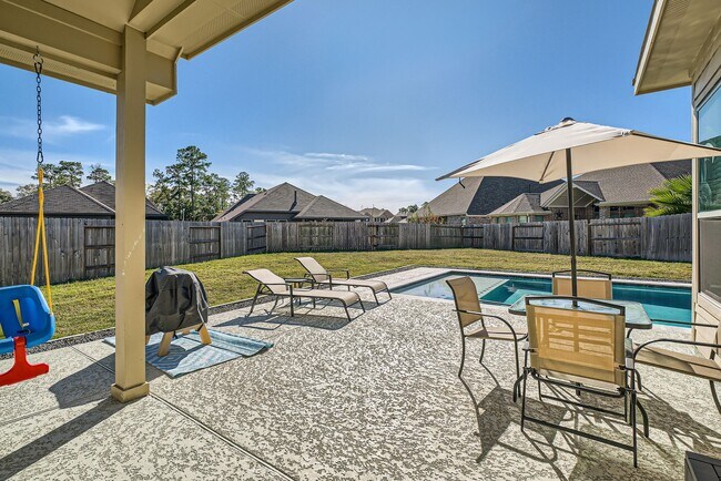 Building Photo - 2901 Hawthorne Dr
