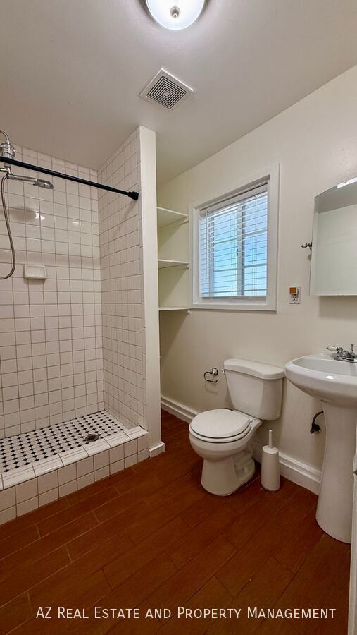 Building Photo - 4618 N 12th Pl