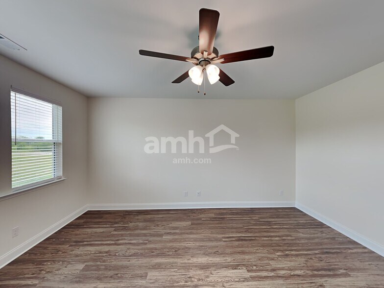 Building Photo - 1100 Amberly Wy