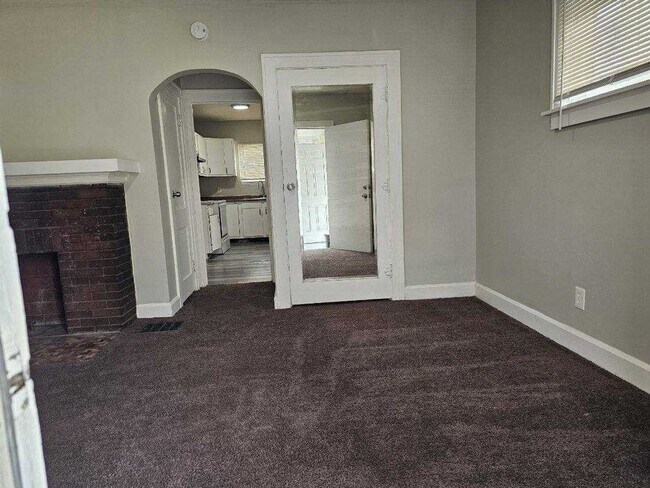 Building Photo - 1 bed 1 bath House