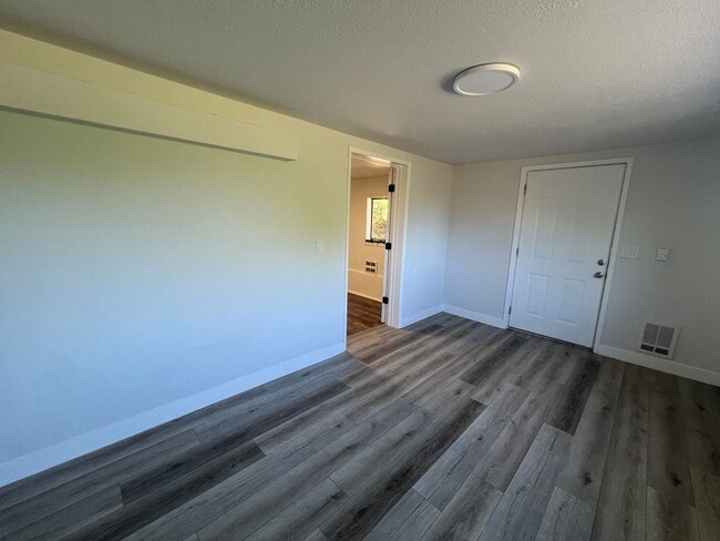 Building Photo - 546 Fir Ave