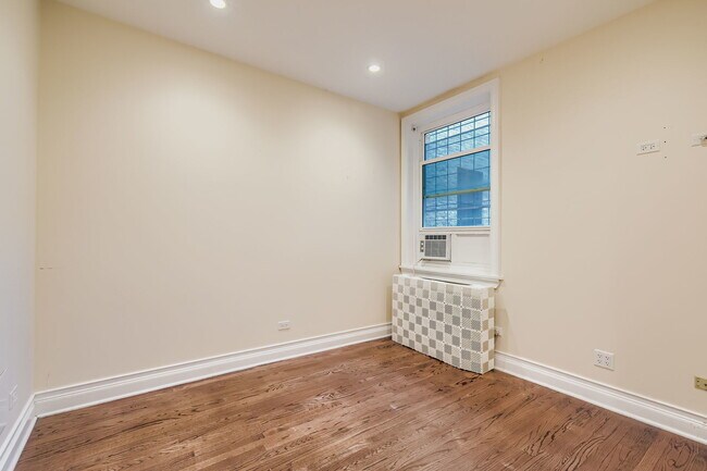Building Photo - 2946 N Pine Grove Ave