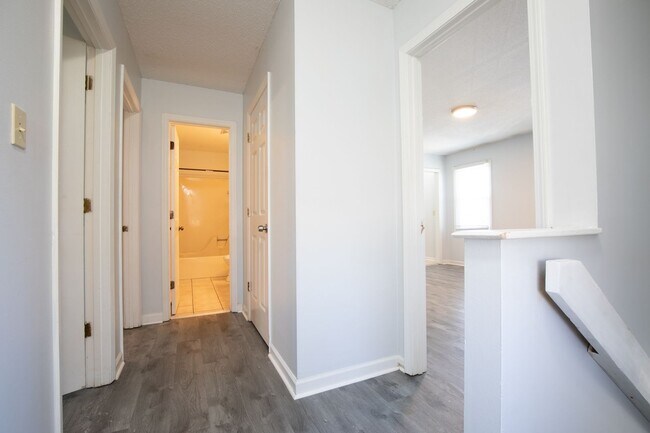 Building Photo - 3 bed 2.5 bsth