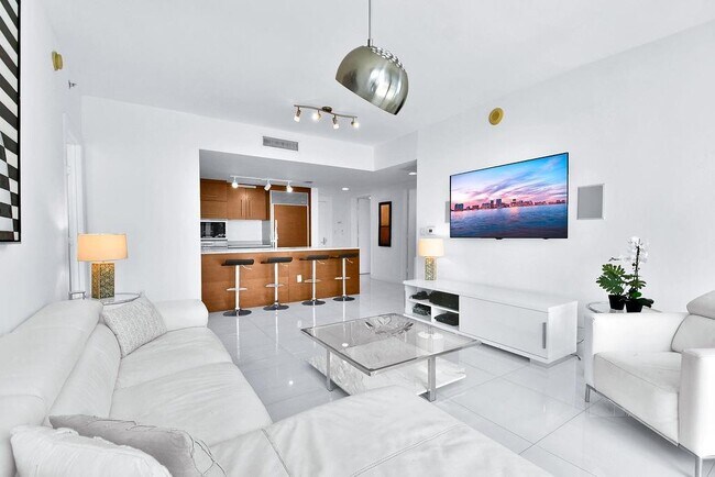 Building Photo - 475 Brickell Ave