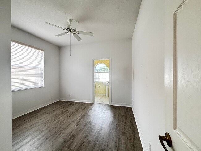 Building Photo - 2679 SE Castle Pine Pl