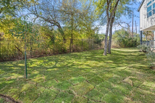 Building Photo - 3018 Sunridge Dr