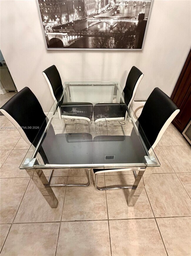 Building Photo - 3064 S Oakland Forest Dr