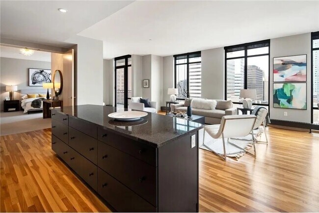 Building Photo - Minneapolis, MN