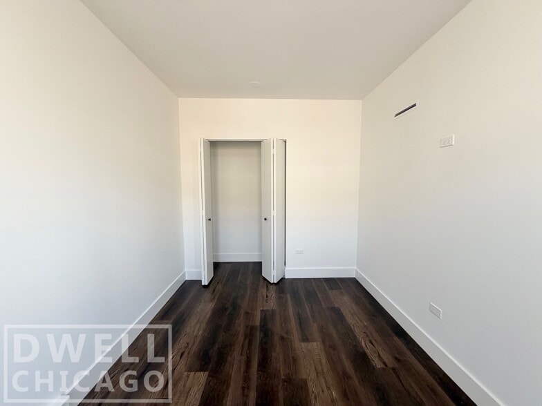 Building Photo - 5634 N Clark St