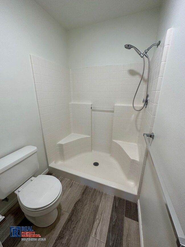 Building Photo - Fully Remodeled 3 bedroom 2 bathroom