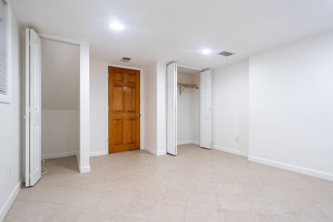 Building Photo - 150 19th St