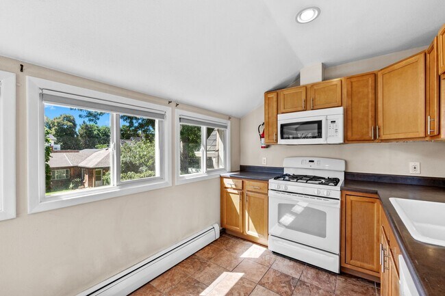 Building Photo - 1151 Monroe St