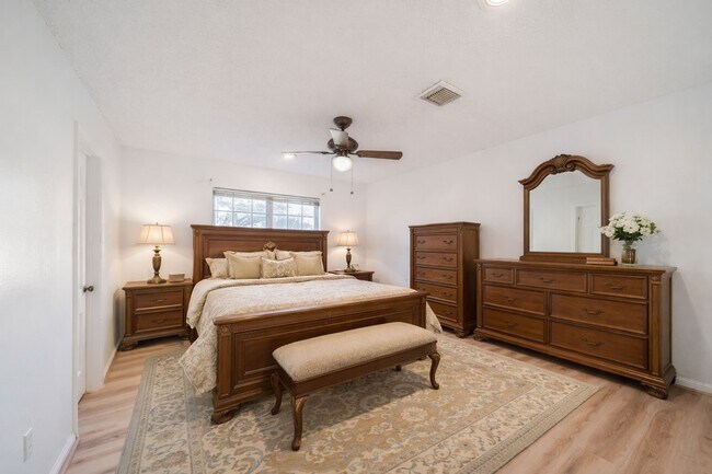 Building Photo - 15738 Fleetwood Oaks Dr