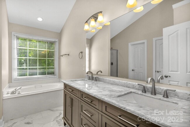 Building Photo - 1202 Coachman Dr