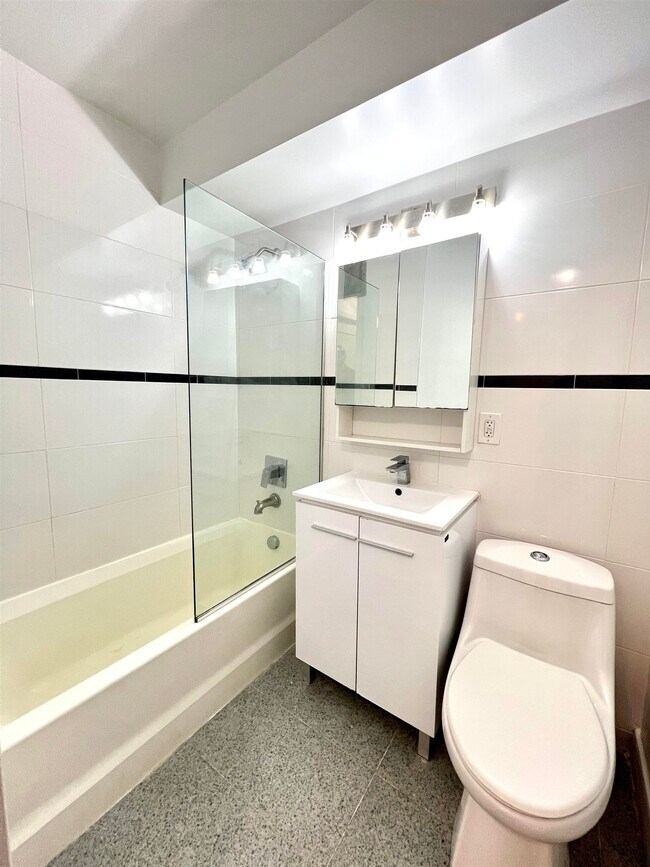 Building Photo - 500 Central Ave