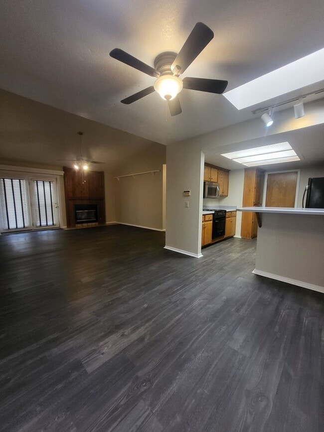 Building Photo - (2) Bed/(2) Bath w/ Storm Shelter Avail NOW!