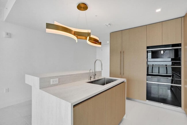 Building Photo - 900 N Ocean Blvd