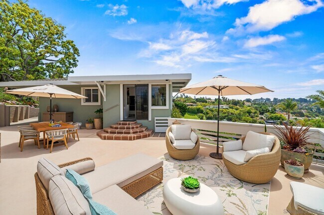 Building Photo - 7201 Country Club Dr