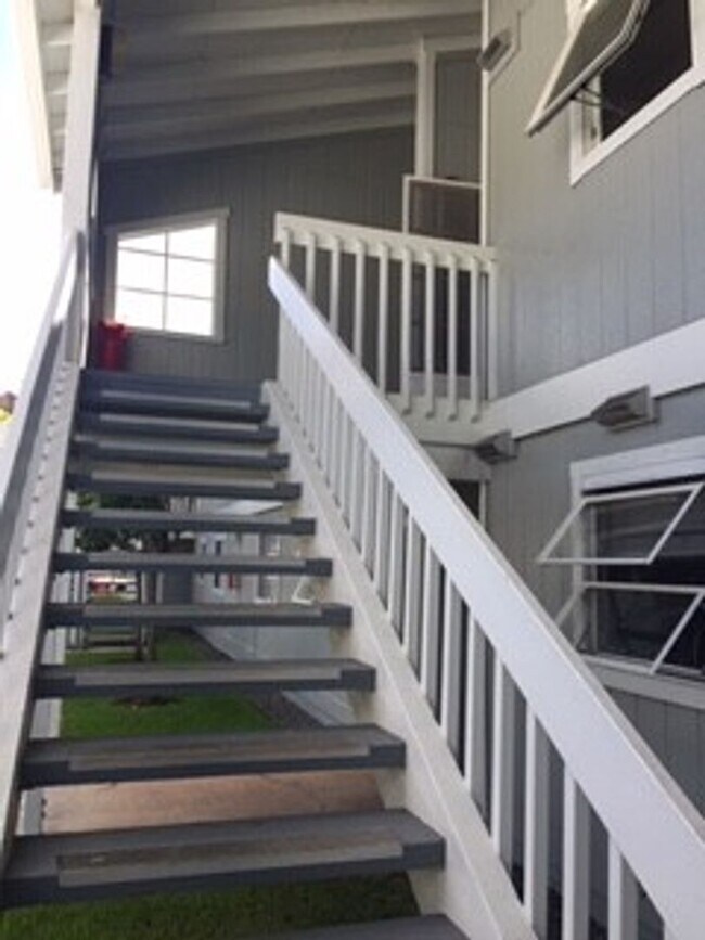Building Photo - $3,000 / 2-BR / 2-BATH Townhouse with 1 pa...