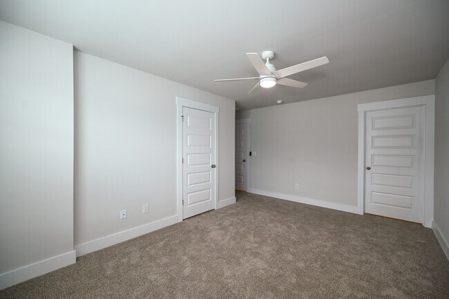 Building Photo - 103 S Grassland Rd