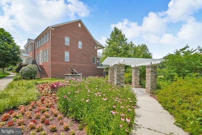 Building Photo - 122 Parkview Ave