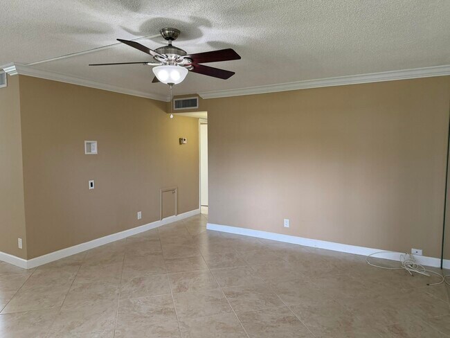 Building Photo - 119 Burgundy Ave