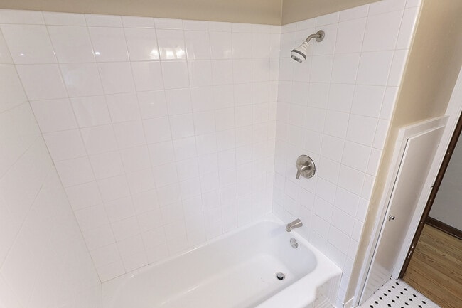 Building Photo - 1425 S 11th St