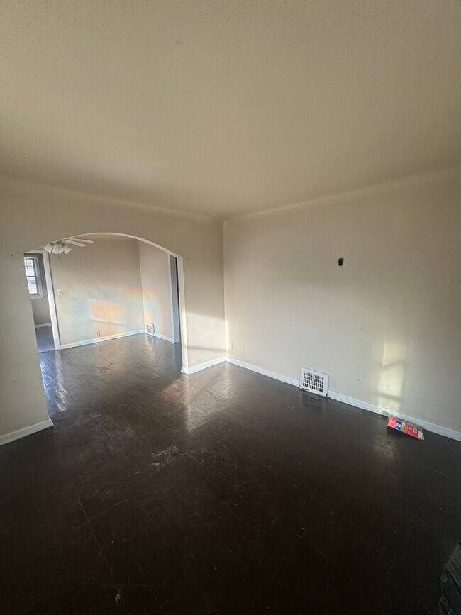 Building Photo - 1601 Mabel Ave