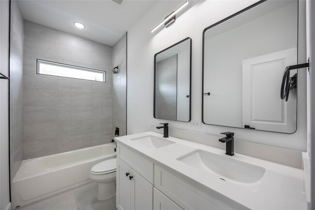 Building Photo - 4806 Carmen St