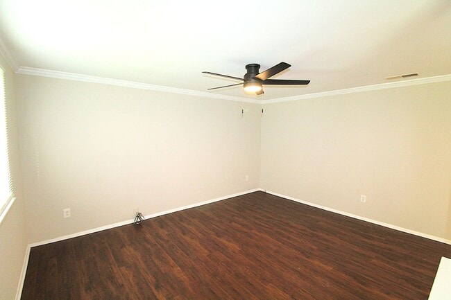 Building Photo - Charming 2 Bedroom, 1 Bath Home on Quiet C...
