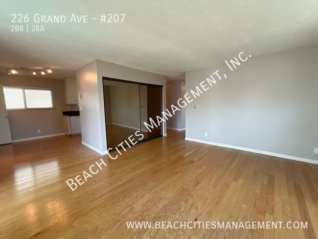 Building Photo - Large 2 Bedroom, 2 Bath Condo with 2 Parki...