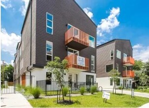 Building Photo - 4001 Roseland Ave