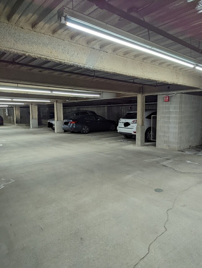 Building Photo - 10 Rogers St