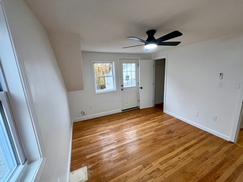 Building Photo - 40 Watch St